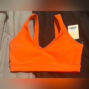 Wilo sports bra size M new with tags